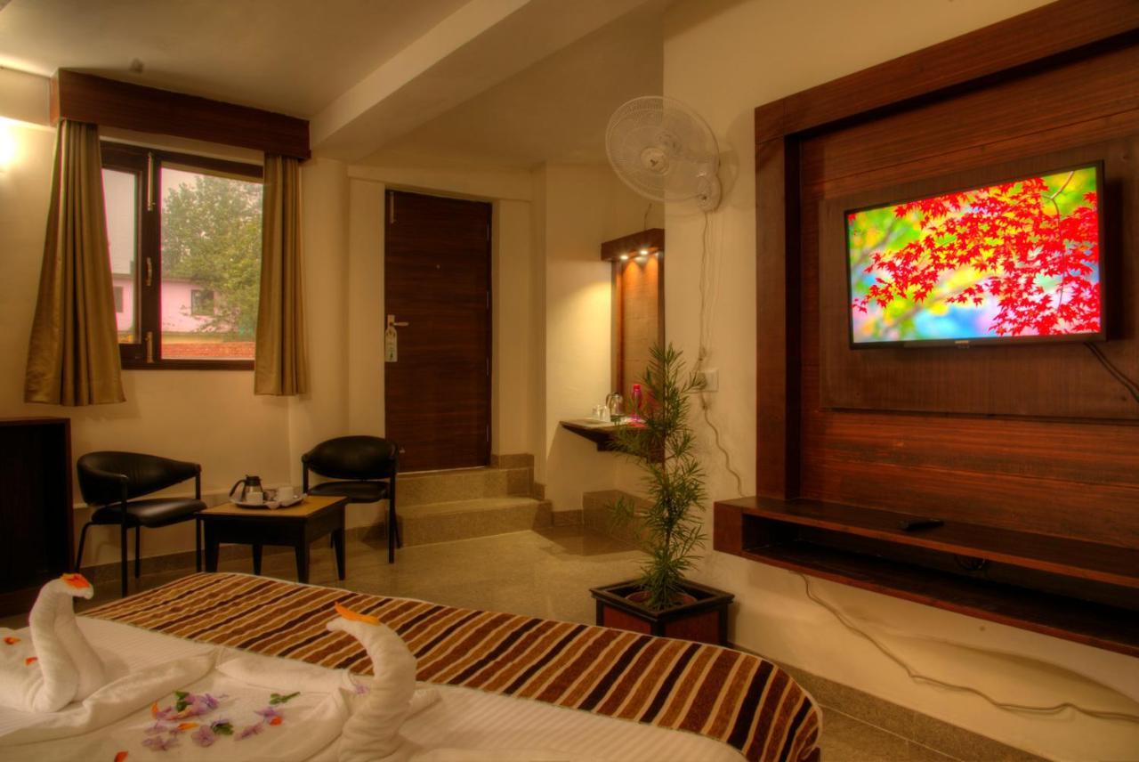 The Palm Resort-Luxuria Nainital Exterior foto